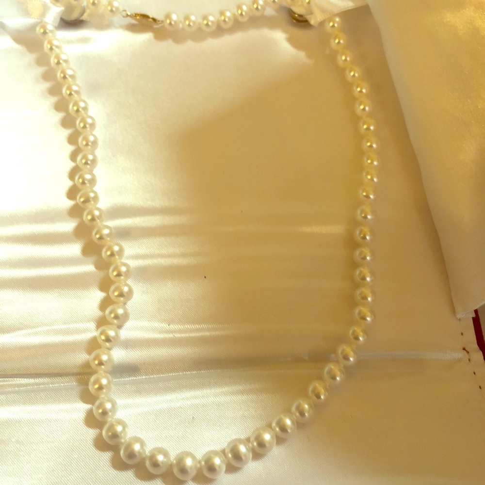 Set of real pearl necklace and earrings NIB
